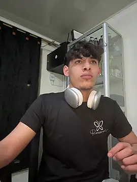 Snapshot of MaxStar26 chatting on 03/21/26, 05:12 MaxStar26 online show from 03/21/26, 05:12