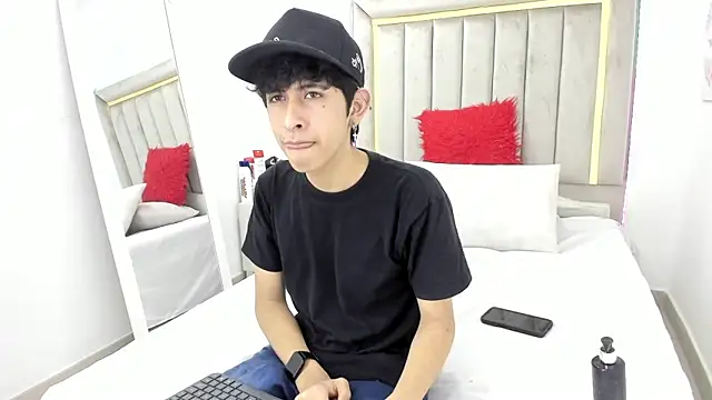 julian xx online show from 01/12/26, 07:30