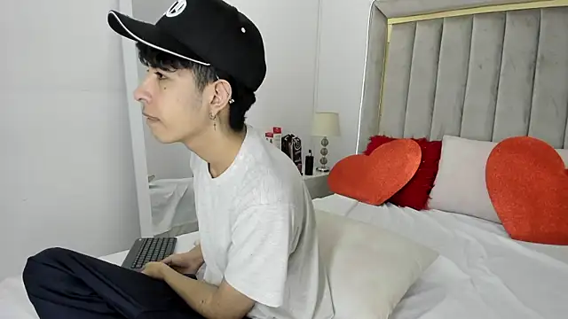 julian xx online show from 02/07/26, 07:39