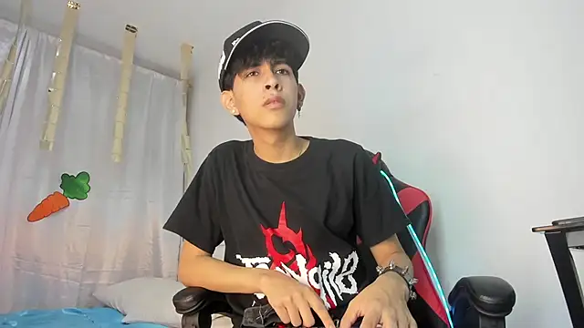 julian xx online show from 04/17/26, 07:17