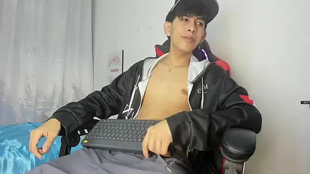 julian xx online show from 04/23/26, 08:00