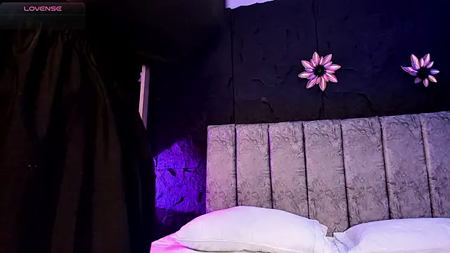 ThaliaBrookss  online show from 04/03/26, 06:11