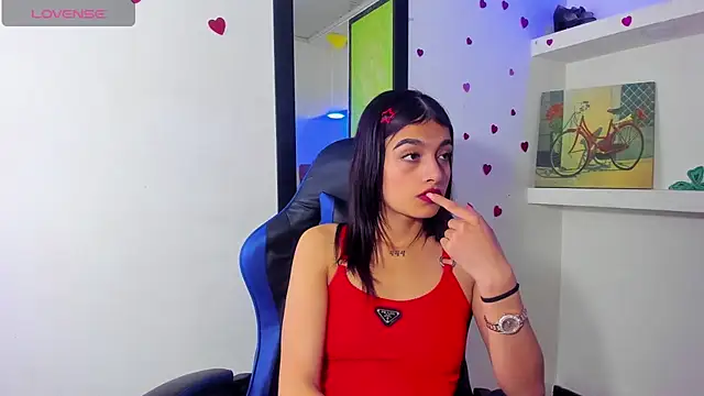 Snapshot of honeyluxe_ chatting on 06/19/26, 08:12 honeyluxe online show from 06/19/26, 08:12