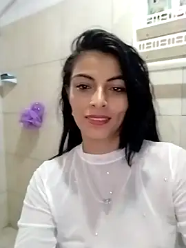 Snapshot of andrea_rose69 chatting on 01/07/26, 01:24 andrea rose69 online show from 01/07/26, 01:24