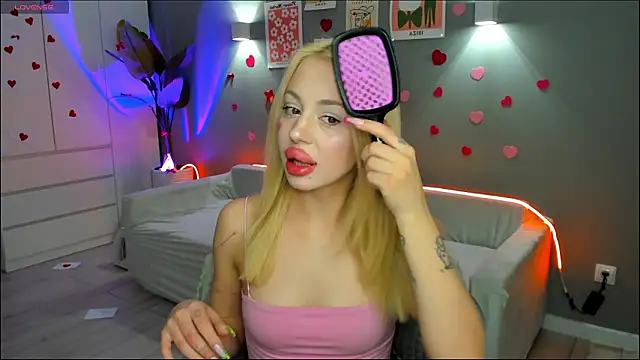 Luna Beverly online show from 02/14/26, 08:27