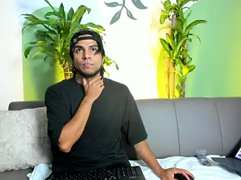 Snapshot of _Daniel00 chatting on 02/28/26, 05:36 Daniel00 online show from 02/28/26, 05:36