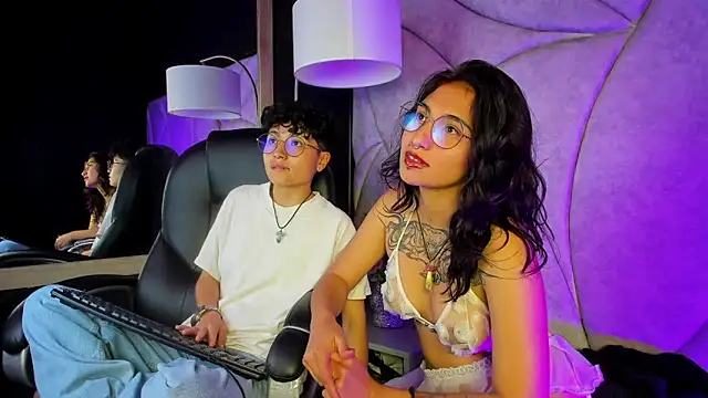 velvet mystic online show from 04/22/26, 03:53