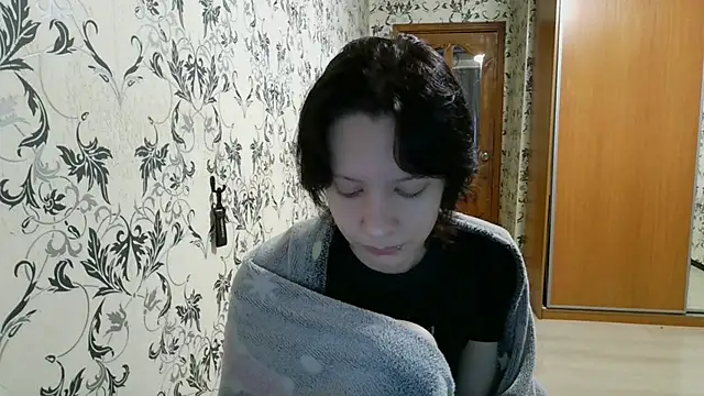 LxayBloom online show from 04/18/26, 01:09