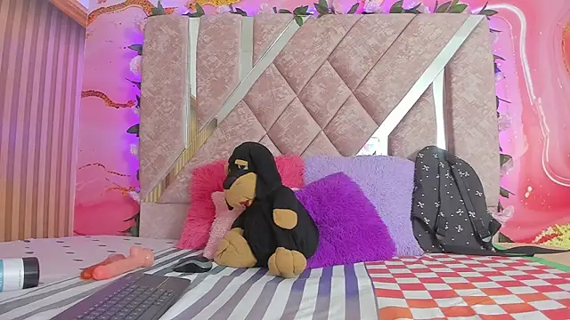 emily velvet   online show from 04/27/26, 06:06