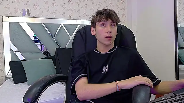 Snapshot of Liam_Noxx chatting on 01/06/26, 12:25 Liam Noxx online show from 01/06/26, 12:25