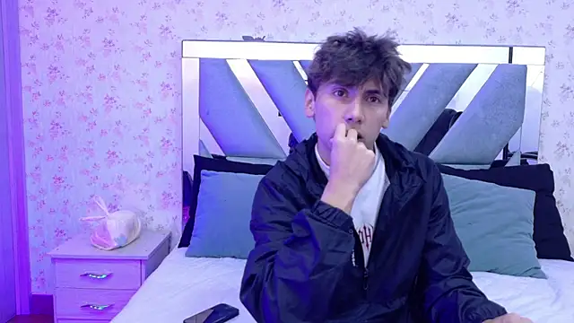 Snapshot of Liam_Noxx chatting on 02/18/26, 07:43 Liam Noxx online show from 02/18/26, 07:43