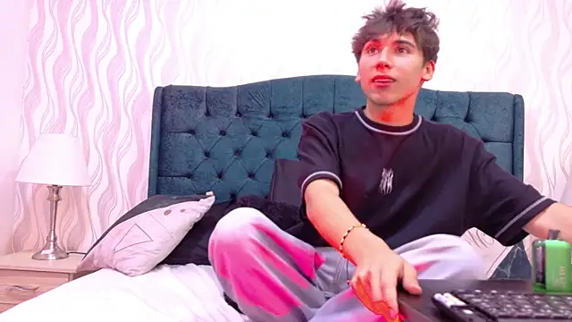 Snapshot of Liam_Noxx chatting on 02/20/26, 08:42 Liam Noxx online show from 02/20/26, 08:42