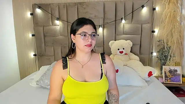 Snapshot of MiiaGreys chatting on 01/16/26, 08:24 MiiaGreys online show from 01/16/26, 08:24