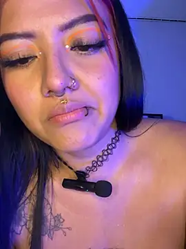 Snapshot of queen_of_you_heart chatting on 02/19/26, 11:34 queen of you heart online show from 02/19/26, 11:34