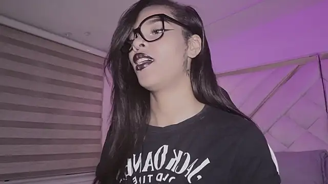 mia gatesvg online show from 02/11/26, 03:00