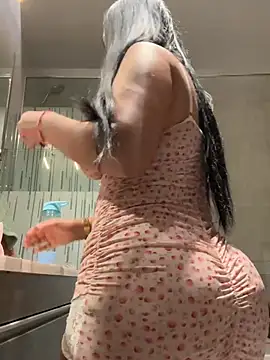 nataliia queen  online show from 04/05/26, 12:41