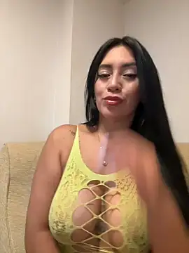Snapshot of nataliia_queen_ chatting on 06/27/26, 05:01 nataliia queen online show from 06/27/26, 05:01