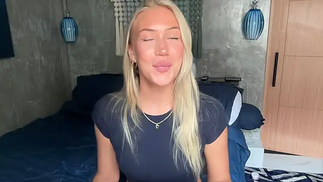 Snapshot of livsslife chatting on 02/24/26, 03:15 livsslife online show from 02/24/26, 03:15