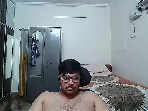 Snapshot of maxi23932 chatting on 04/30/26, 11:49 maxi23932 online show from 04/30/26, 11:49