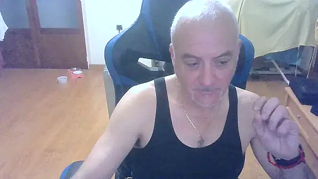 Snapshot of Antoniman9 chatting on 03/14/26, 12:39 Antoniman9 online show from 03/14/26, 12:39