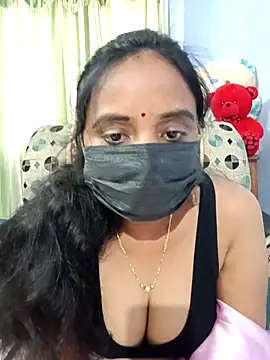 Snapshot of Tinarosy13 chatting on 02/12/26, 06:19 Tinarosy13 online show from 02/12/26, 06:19