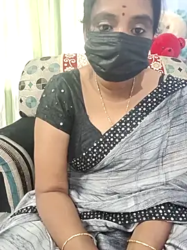 Snapshot of Tinarosy13 chatting on 02/17/26, 06:10 Tinarosy13 online show from 02/17/26, 06:10