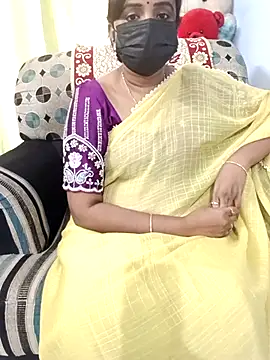 Snapshot of Tinarosy13 chatting on 02/22/26, 11:20 Tinarosy13 online show from 02/22/26, 11:20