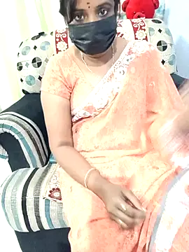 Snapshot of Tinarosy13 chatting on 02/23/26, 08:01 Tinarosy13 online show from 02/23/26, 08:01