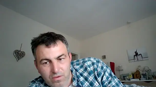 Snapshot of Hakfin666 chatting on 06/14/26, 04:25 Hakfin666 online show from 06/14/26, 04:25