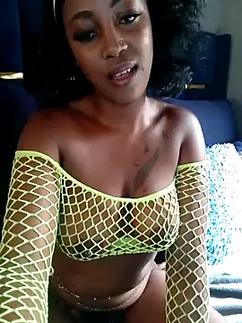 Snapshot of CocoButterxox chatting on 04/14/26, 10:43 CocoButterxox online show from 04/14/26, 10:43
