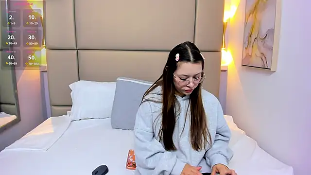 lanna 18  online show from 02/13/26, 12:01