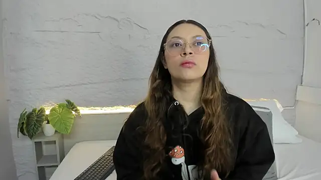 lanna 18  online show from 03/24/26, 11:37