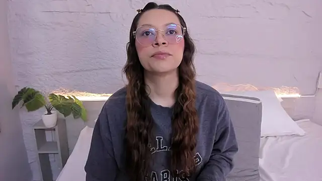 lanna 18  online show from 03/26/26, 11:49