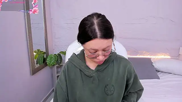 lanna 18  online show from 04/23/26, 11:53