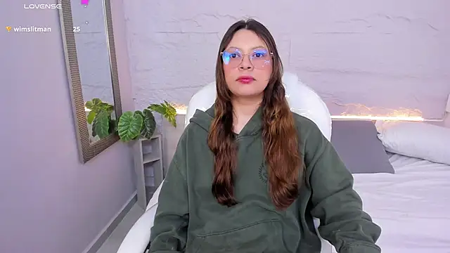 lanna 18  online show from 04/23/26, 12:29