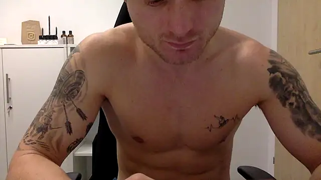 Fitlover1994 online show from 01/12/26, 08:41