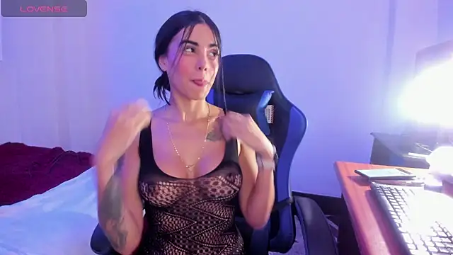 Snapshot of catalina__blaze chatting on 01/11/26, 02:44 catalina blaze online show from 01/11/26, 02:44