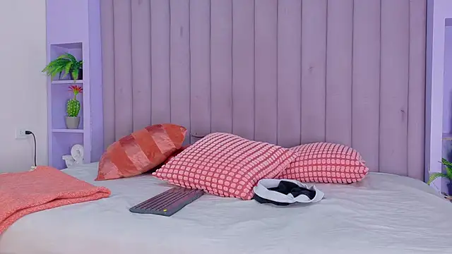 AmberStonne   online show from 04/22/26, 02:58