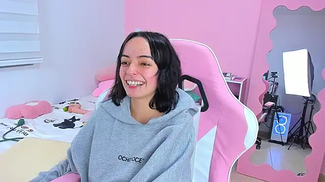 Snapshot of LittleAlexandra chatting on 02/01/26, 05:17 LittleAlexandra online show from 02/01/26, 05:17