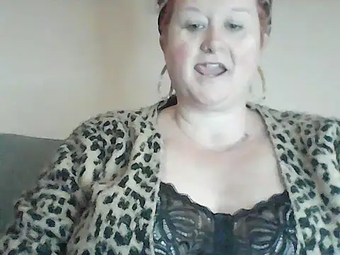 Snapshot of BustyRedxx chatting on 06/04/26, 08:42 BustyRedxx online show from 06/04/26, 08:42