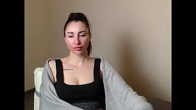 Snapshot of cammila_horn chatting on 02/03/26, 06:40 cammila horn online show from 02/03/26, 06:40