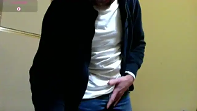 Snapshot of Ele7b5 chatting on 01/06/26, 09:39 Ele7b5 online show from 01/06/26, 09:39