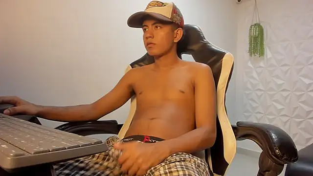 Alluringangel23 online show from 01/10/26, 12:45