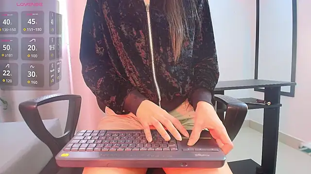 saray reesee online show from 01/12/26, 08:14