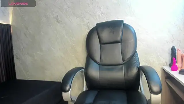 Snapshot of tanisha__lux chatting on 01/11/26, 09:20 tanisha lux online show from 01/11/26, 09:20