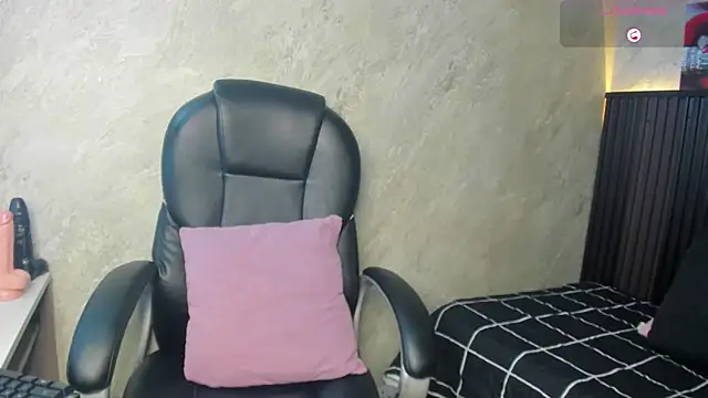 tanisha  lux online show from 03/04/26, 10:16