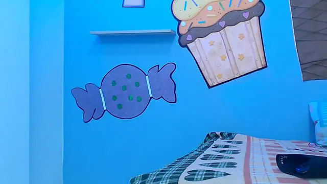 skinnysexzara18 online show from 02/15/26, 01:46