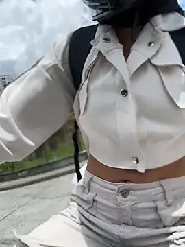 TaylorrHill online show from 04/22/26, 05:58