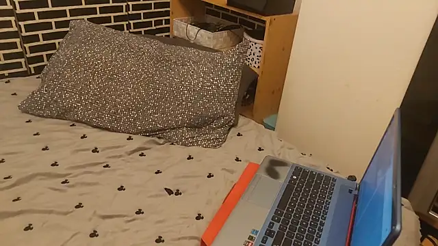 Snapshot of Spatgirl chatting on 02/15/26, 07:10 Spatgirl online show from 02/15/26, 07:10