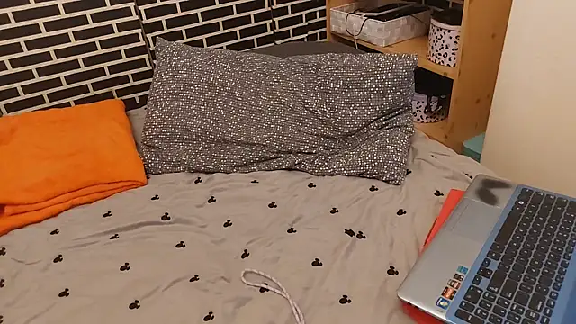 Snapshot of Spatgirl chatting on 02/16/26, 07:32 Spatgirl online show from 02/16/26, 07:32